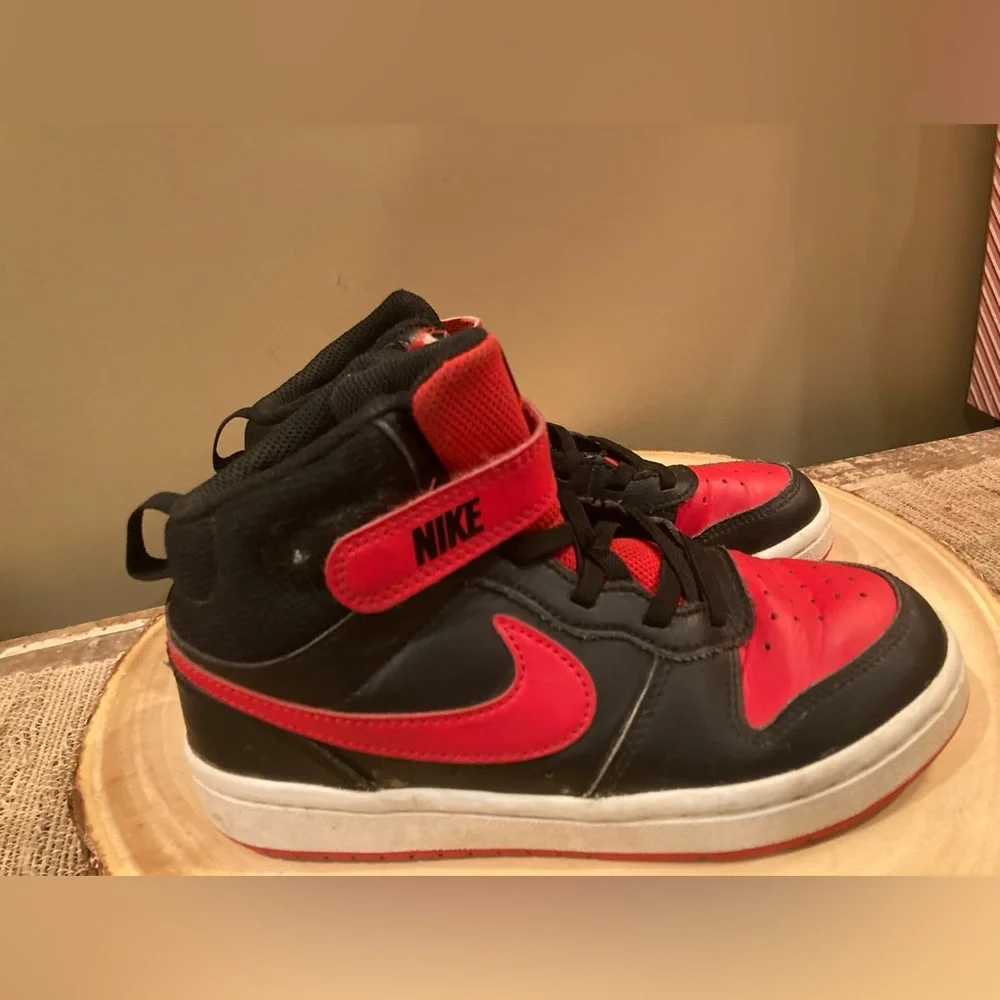 NIKE Kids COURT BOROUGH Mid 2 BLACK/RED/WHITE Leather BASKETBALL SNEAKERS 1Y‎